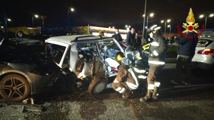 Statale 554, auto “impazzita” scatena un tamponamento con sette feriti trasportati in ospedale