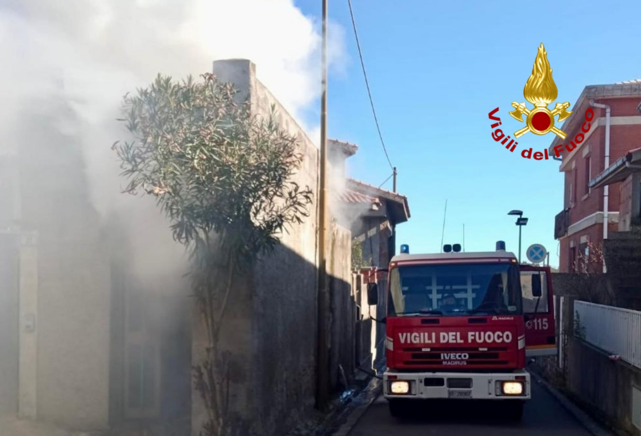 Fiamme in cantina e si scatena l’incendio in una casa, paura a Mandas