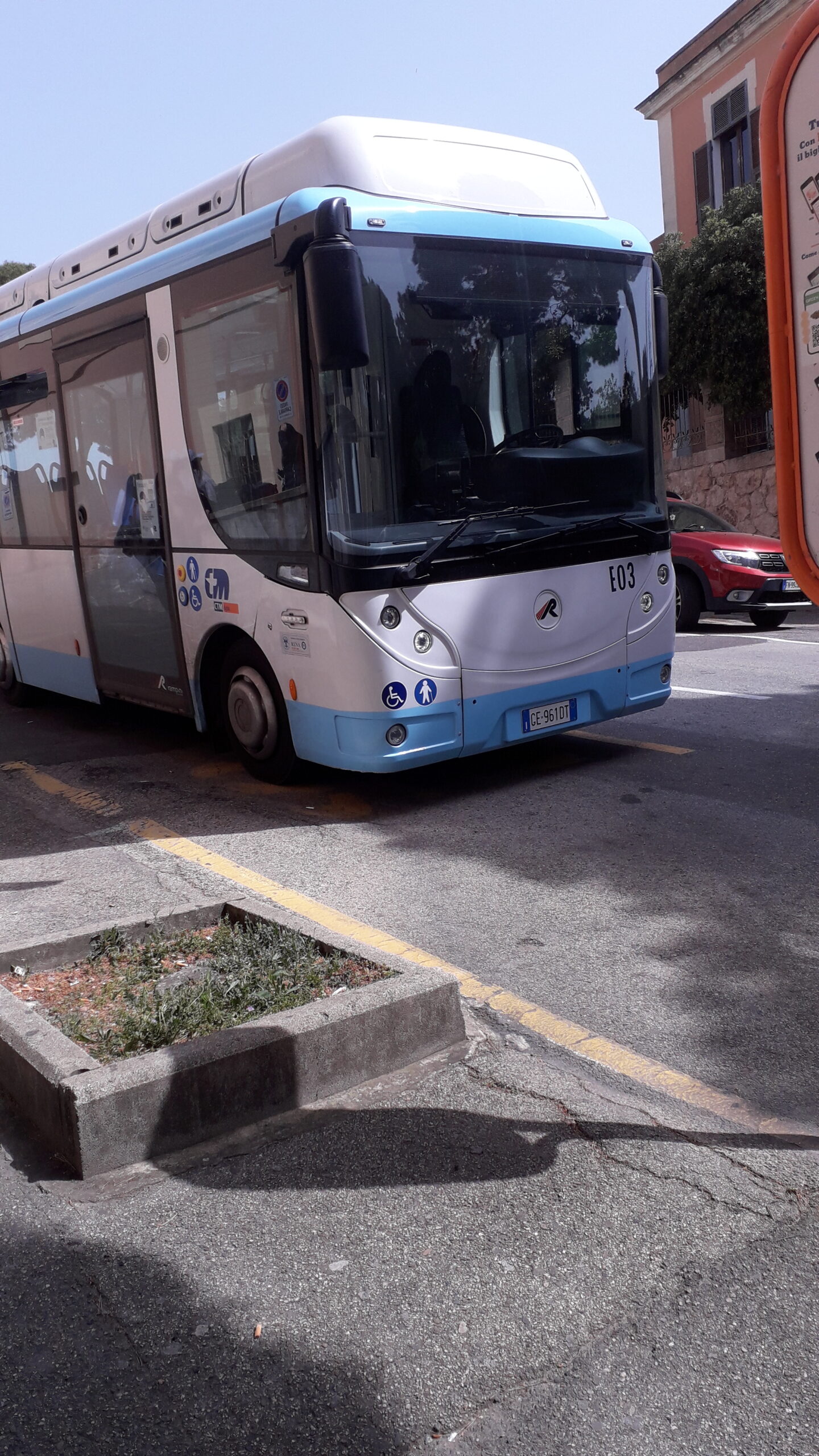 Cagliari, mattina a ostacoli sugli autobus a singhiozzo: “Sono queste le regole del Ctm?”