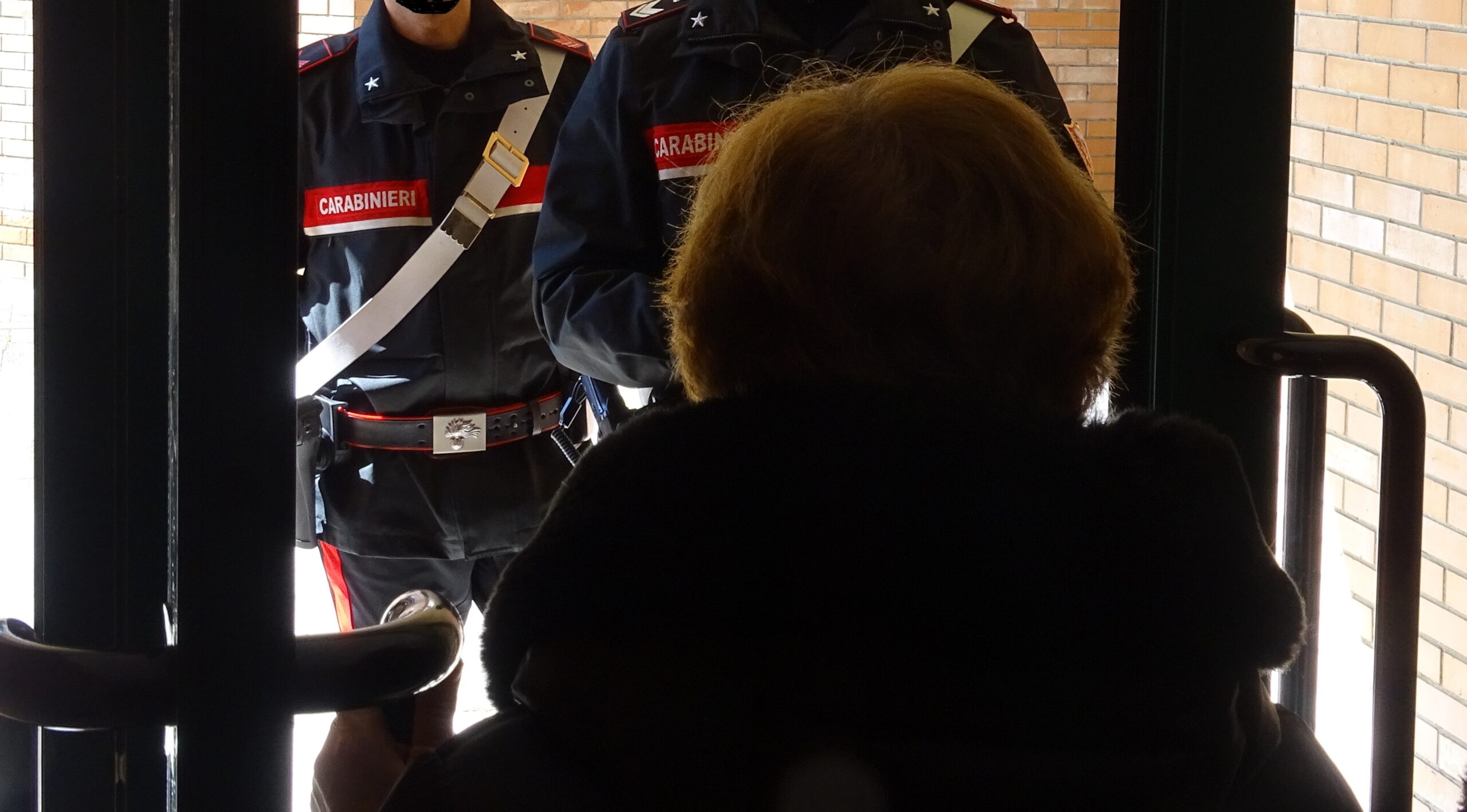 Cagliari, picchia e minaccia una studentessa: 18enne tunisino nei guai