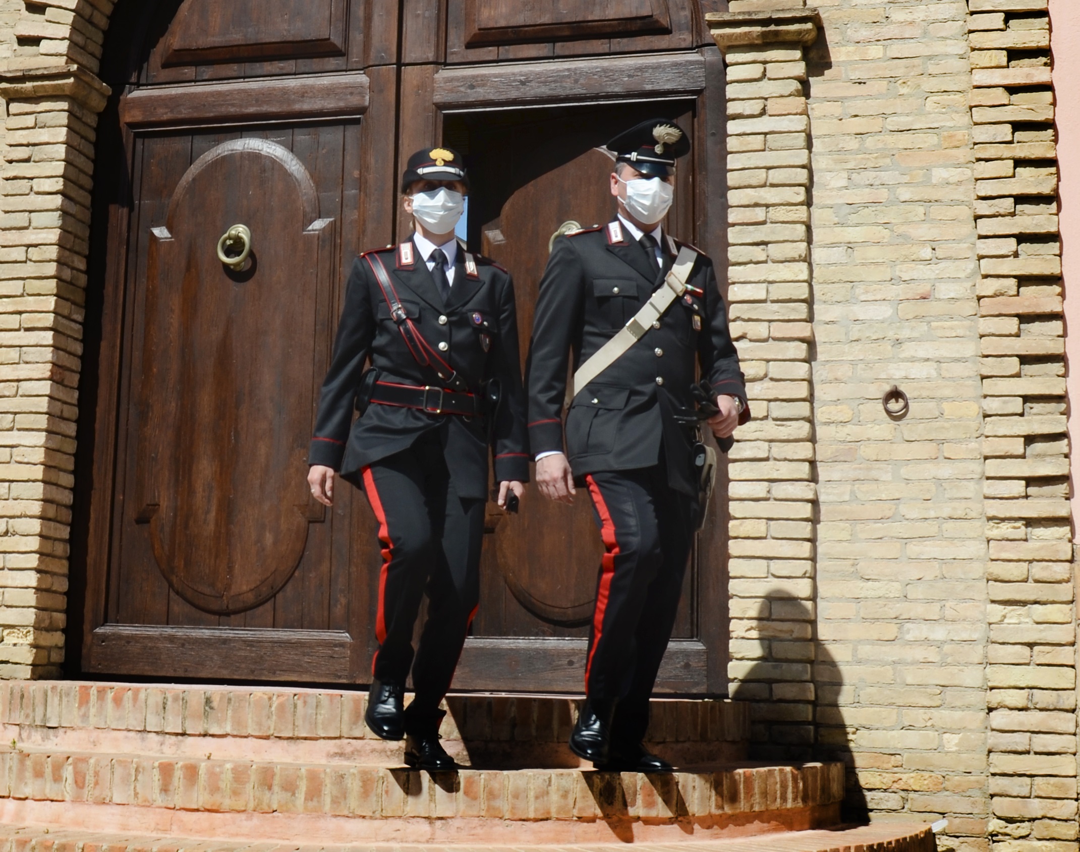 Ruba i gioielli del nonno e li vende al compro oro: 19enne denunciato a Villamar