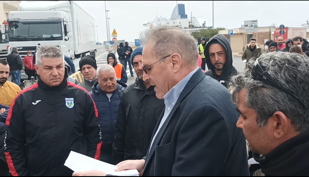 Cagliari, le richieste dei camionisti a Solinas e Governo: “Benzina a 1,50 e costi minimi per la sicurezza”