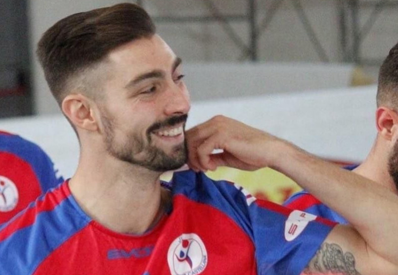 Muore a 29 anni dopo una lunga malattia, Sarroch in lacrime per il pallavolista Federico Fabbio