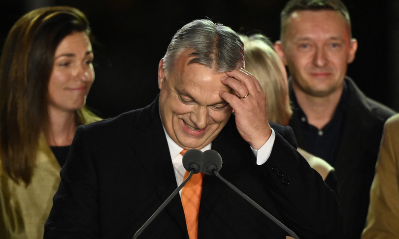 Ungheria, Orban vince il quarto mandato. “Un messaggio ai miei nemici: da Zelensky a Soros”