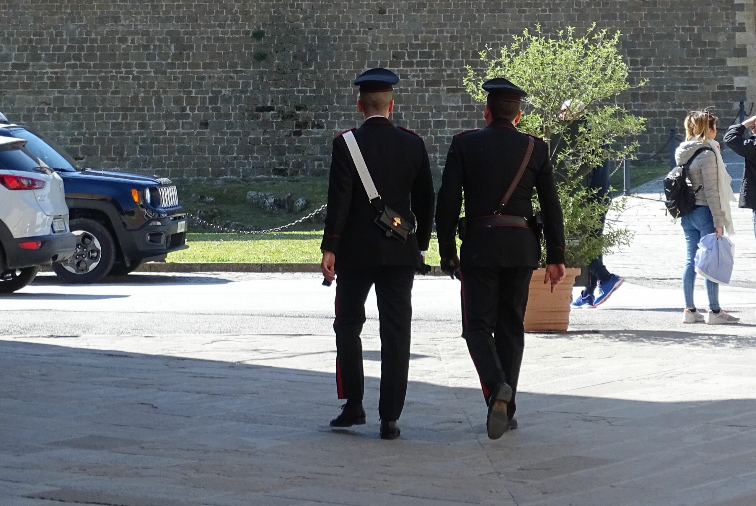 Serrenti, si spaccia per operatore di una onlus che aiuta i bambini ucraini: 30enne denunciato per truffa