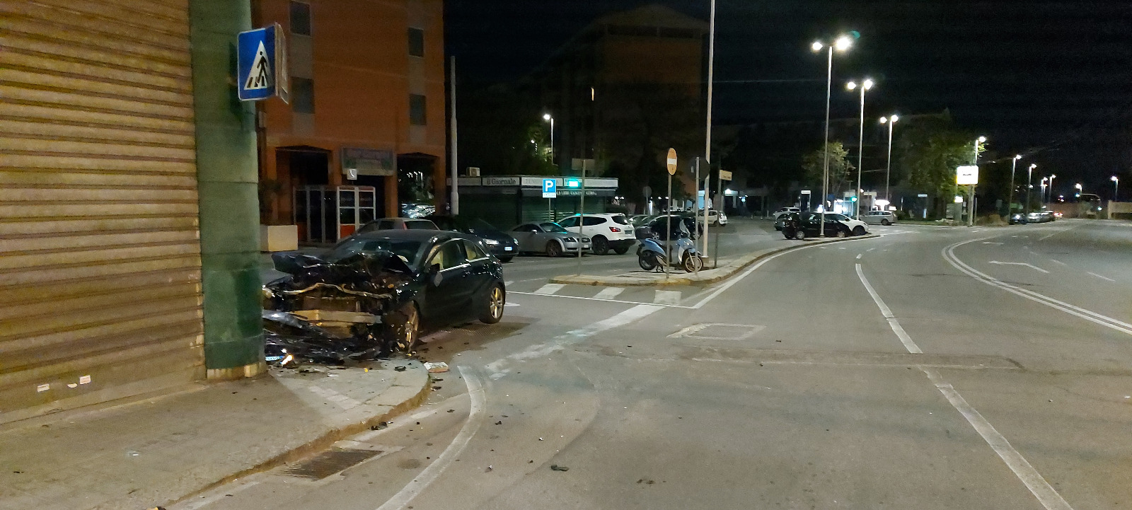 Cagliari, schianto nella notte in via Cadello: grave un 30enne