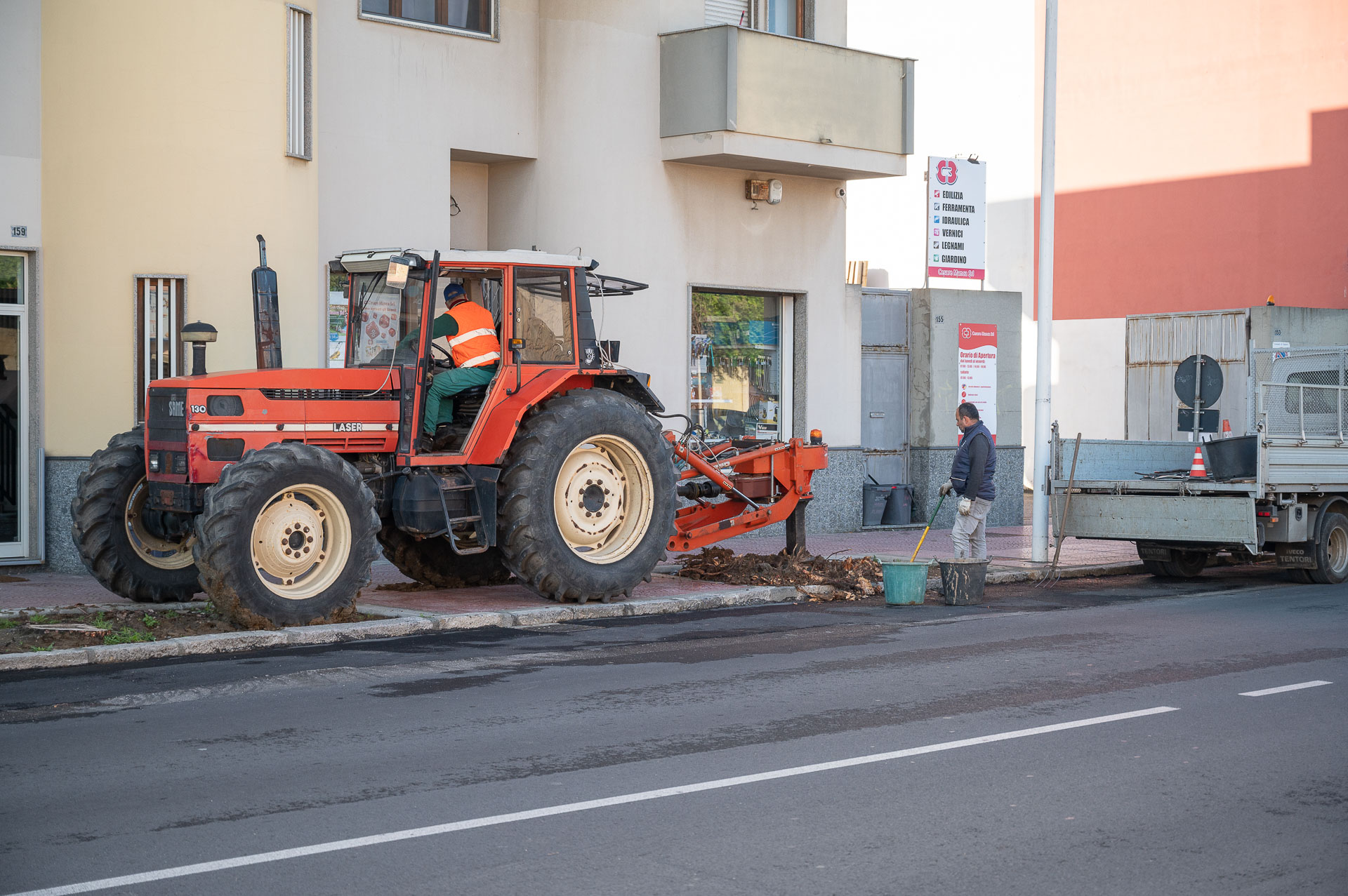 Cagliari, via i tronchi degli alberi abbattuti a Pirri: presto in via Italia 20 nuovi pini