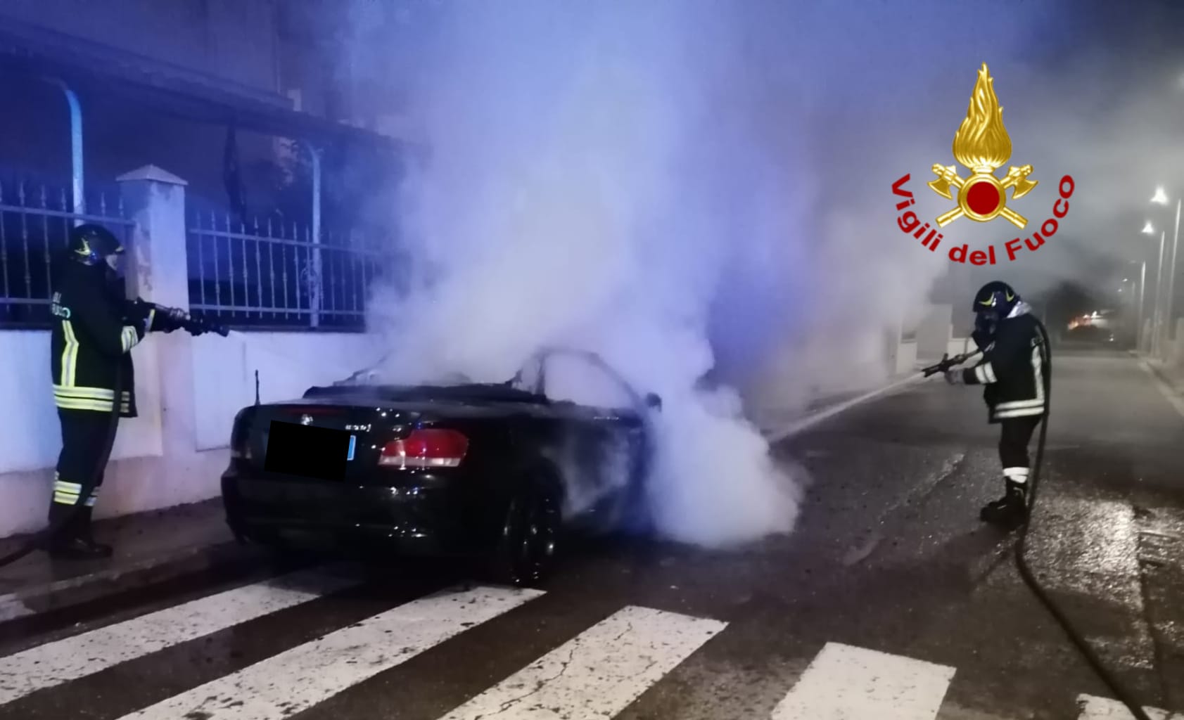 Auto in fiamme e incendi in abitazioni, notte impegnativa per i vigili del fuoco nel Cagliaritano