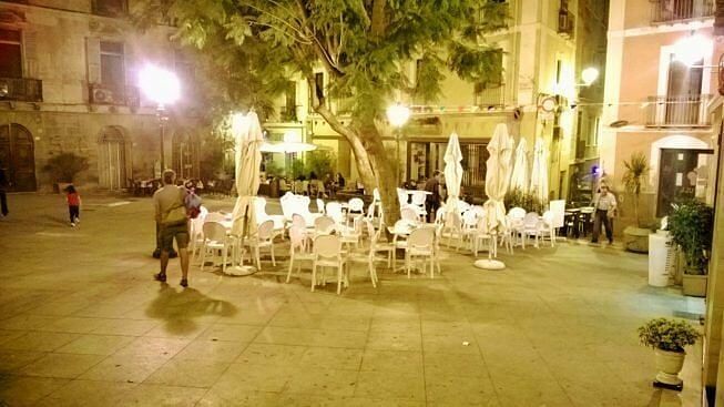 Cagliari, le pedonalizzazioni estive alla Marina partono in ritardo: “Così abbiamo accontentato i residenti”