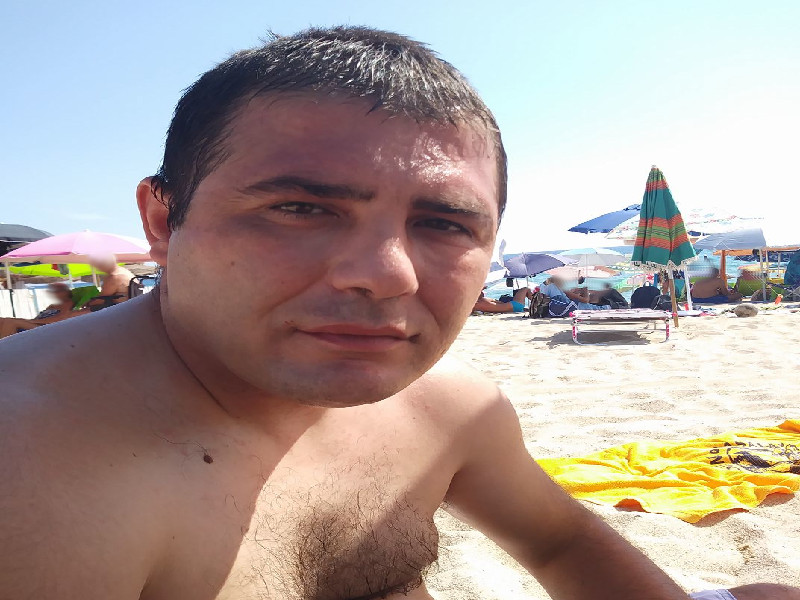 Ussana piange Alberto, stroncato da un malore al Poetto: “Aiutava i genitori anziani con tanto amore”