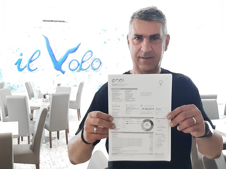 Cagliari, ristoratore sconvolto: “Bolletta elettrica di 12500 euro, così si ammazza chi lavora onestamente”