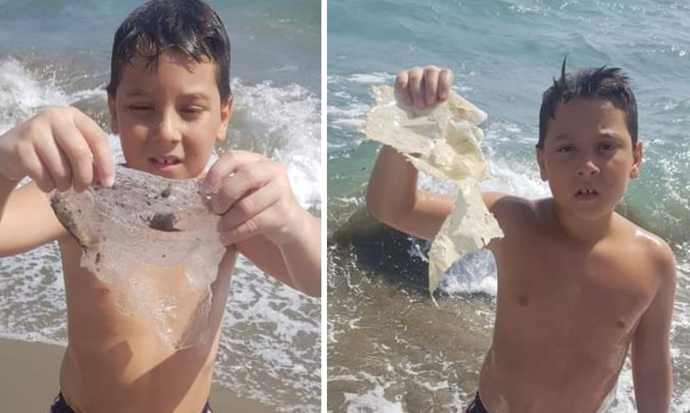 “A Feraxi spiaggia pulita ma mare sporco e invaso da plastica, mio figlio ha trascorso la giornata a raccoglierla”