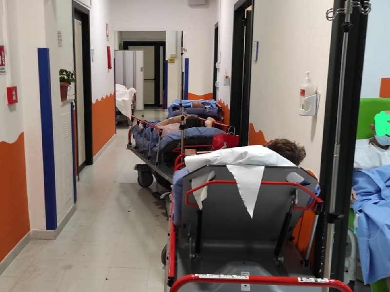 San Gavino Monreale, ospedale nel caos: “Pazienti per giorni al pronto soccorso e ricoveri bloccati per Covid”