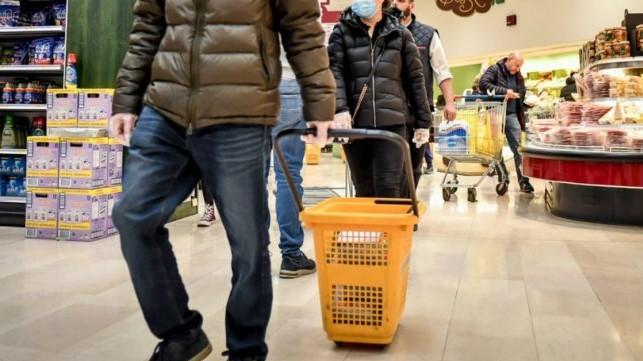 Prezzi impazziti in Sardegna, dalla spesa al market alle bollette è allarme rosso: “Ondata di nuovi poveri”