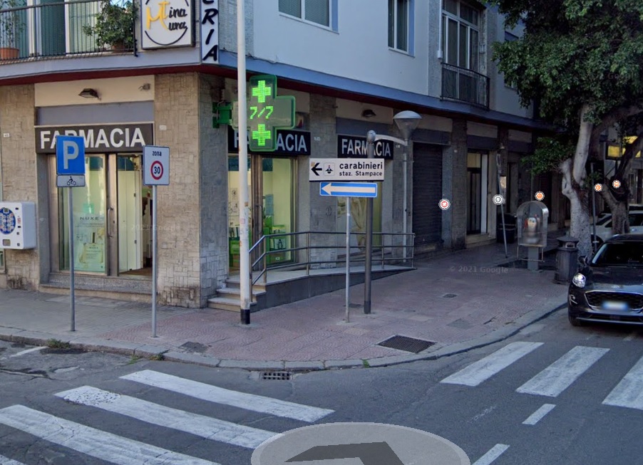 Cagliari, ruba nella farmacia di viale Trieste ma viene scoperto: 45enne nei guai