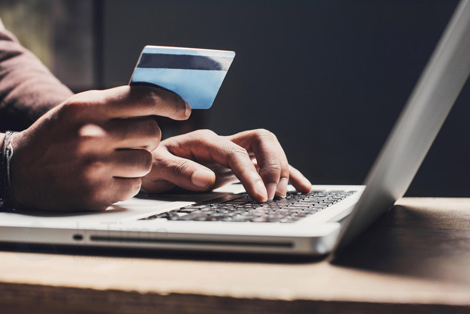 Sito internet falso, coppia di siciliani ruba i codici della carta e 1300 euro a un giovane di Dolianova