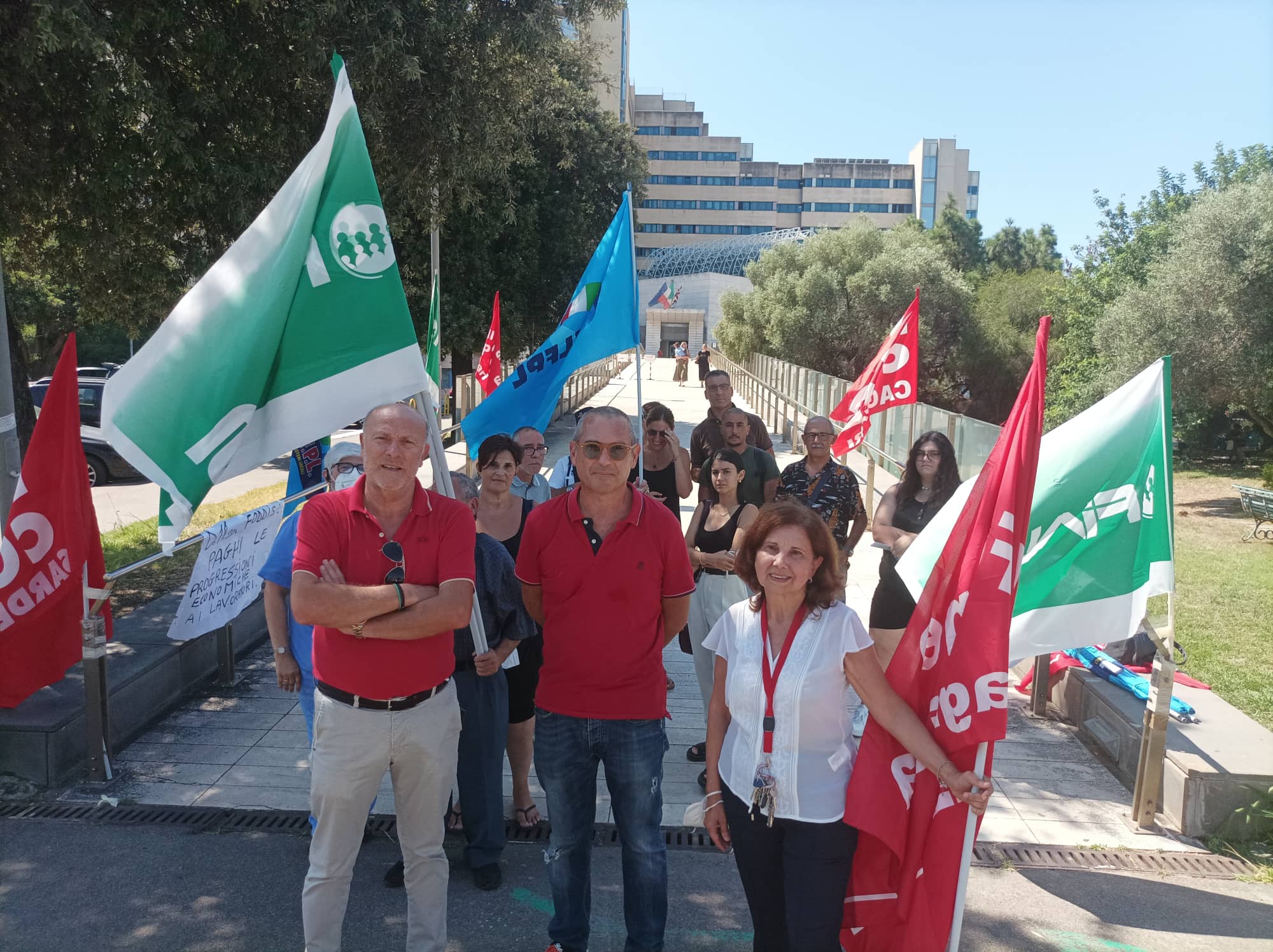 A Cagliari l’estate rovente dei lavoratori del Brotzu: “Presi in giro e senza certezze, continuiamo la protesta”