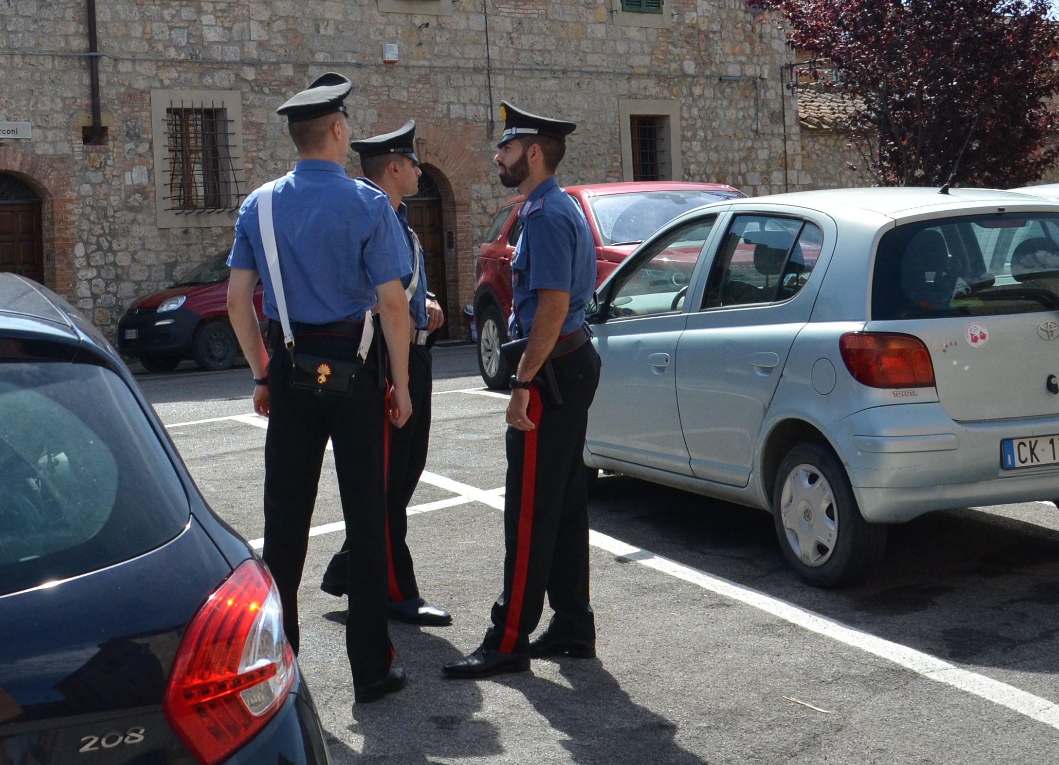 Ruba un cellulare in chiesa, 31enne rom denunciata a Villacidro