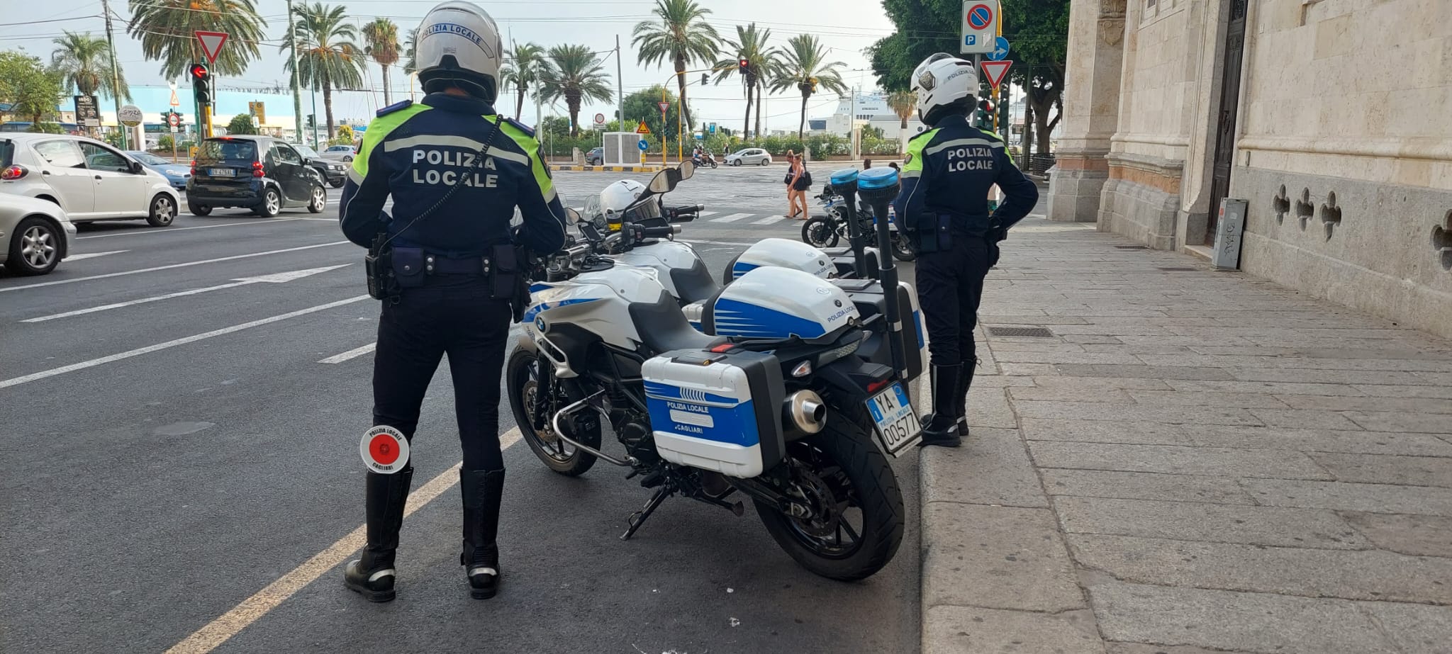Cagliari, non si ferma all’alt: minorenne senza patente fermato dalla polizia