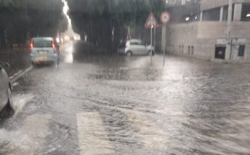 Pioggia e terrore, pomeriggio da incubo: una bomba d’acqua devasta Cagliari e hinterland