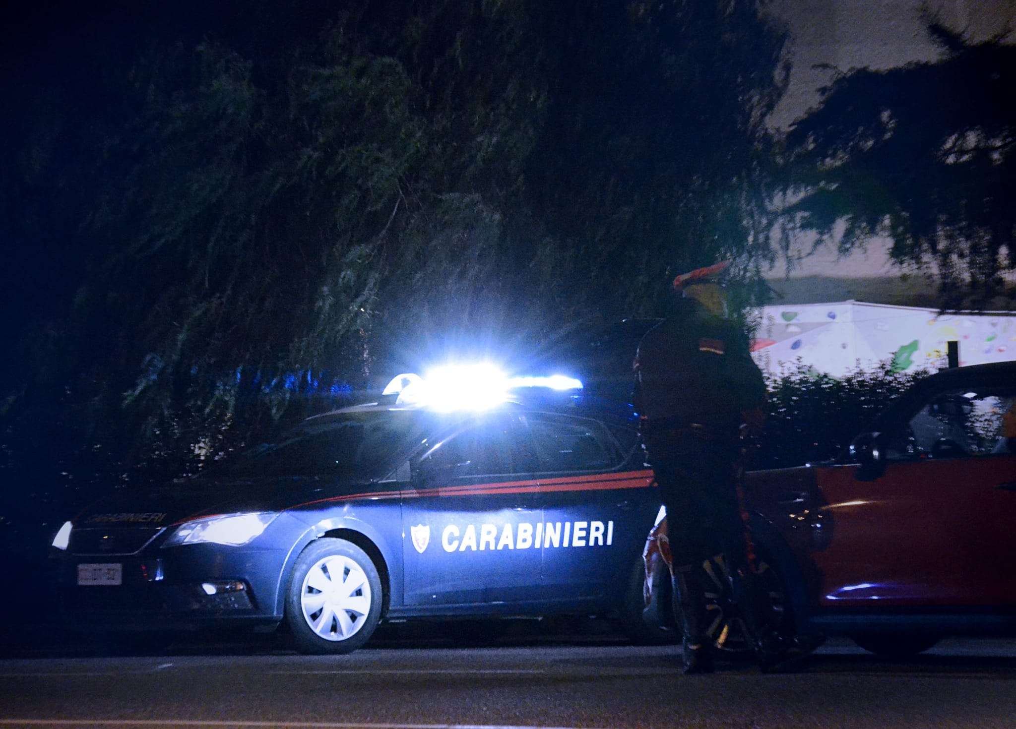 Ubriaco danneggia 2 auto col fuoco a Dolianova: denunciato 40enne di Decimomannu