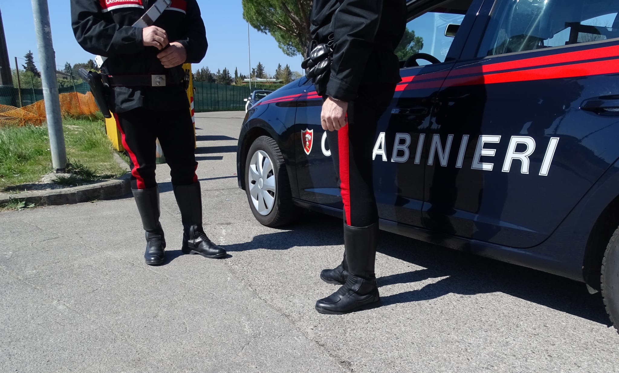 Sorpreso a rubare cassette di ortaggi da un terreno agricolo, 65enne denunciato a Samassi