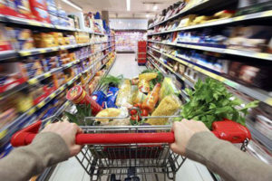 Allarme prezzi, stangata per le famiglie sarde: per il carrello della spesa 400 euro in più nel 2022