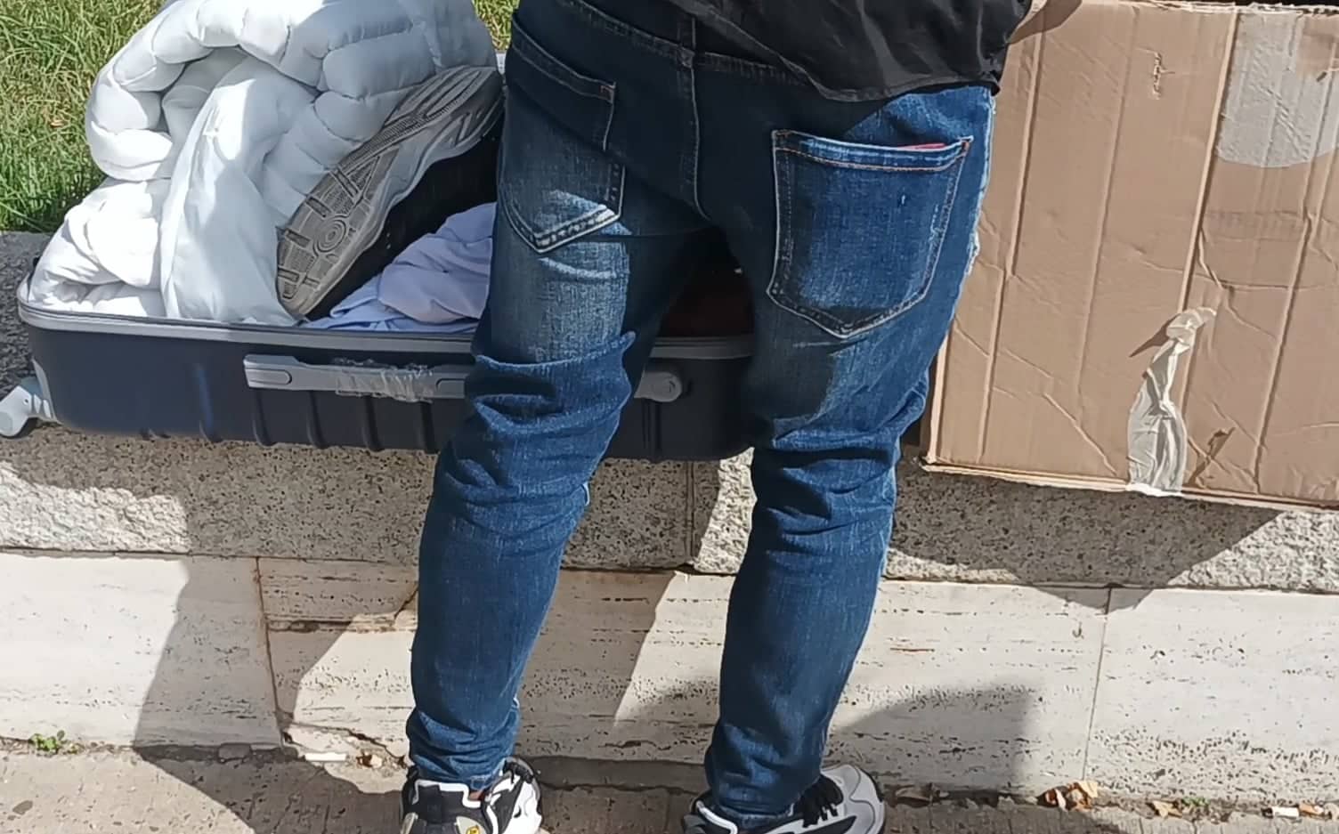 Cagliari, la valigia sospetta? “Di un richiedente asilo, pensava fosse vietato portarla in tribunale”