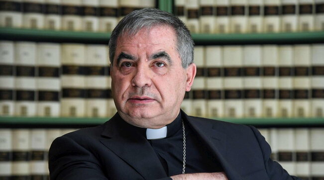 La chat choc del cardinale sardo Angelo Becciu: “Il Papa vuole la mia morte”