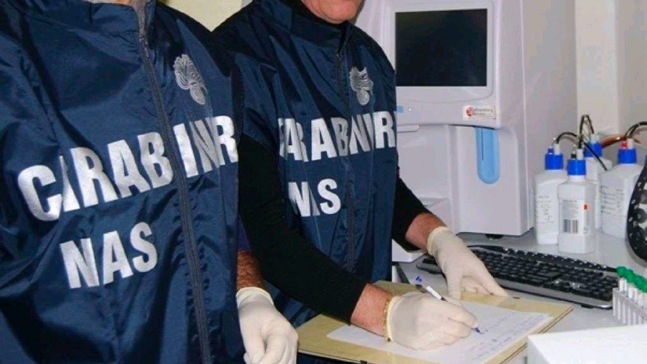 Cagliari, esami abusivi per vedere protesi ortopediche più in fretta: 4 denunciati
