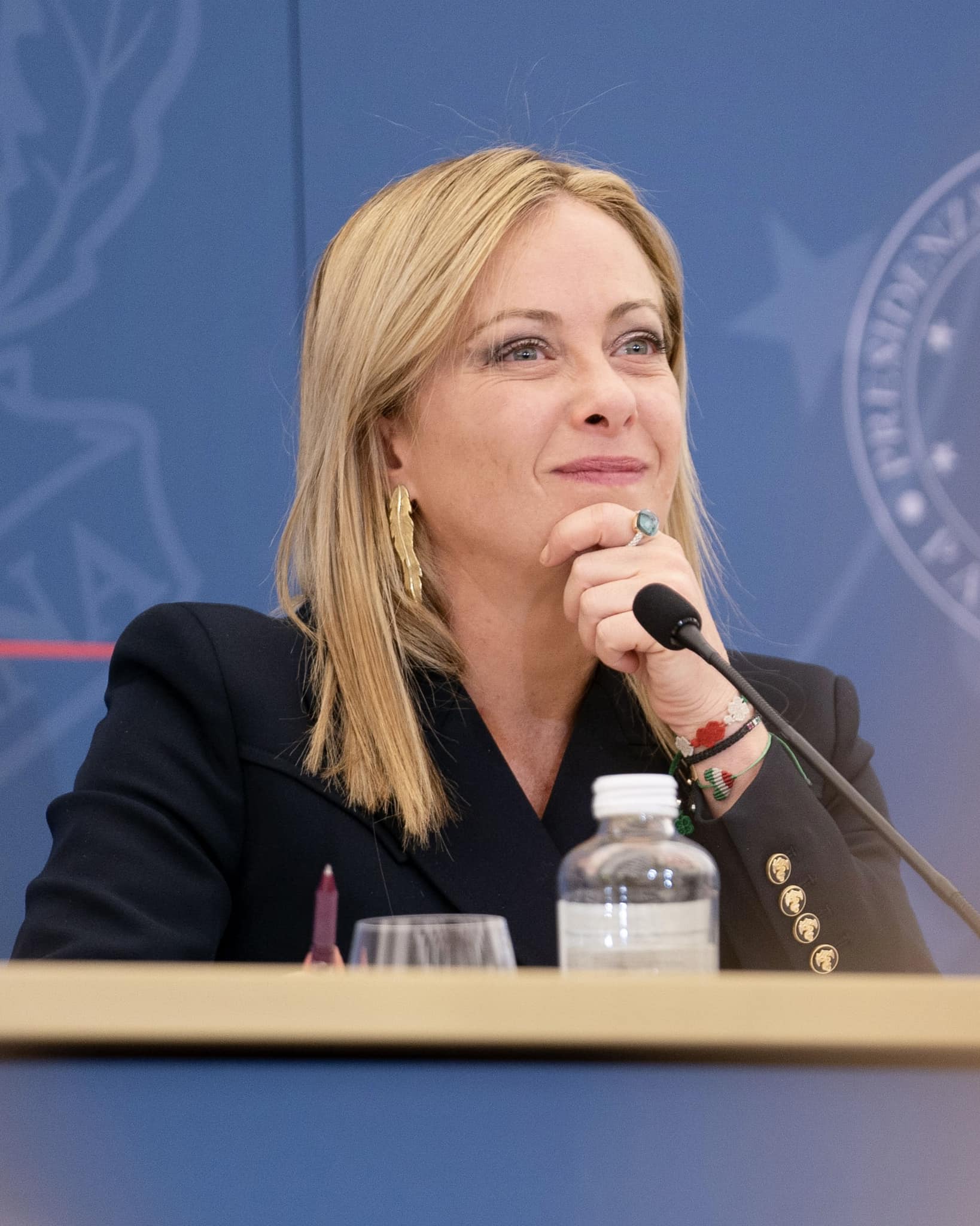 Giorgia Meloni, ecco il piano: “Taglieremo noi il costo delle bollette agli italiani in difficoltà”