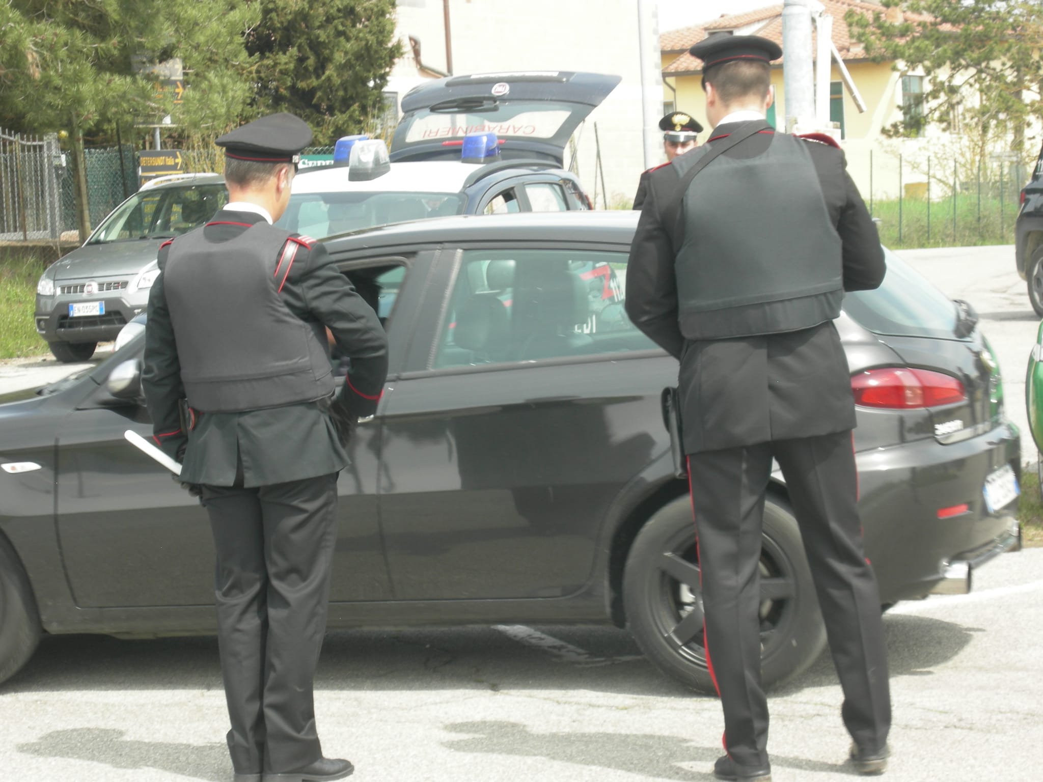 Marijuana nascosta in auto e a casa, 25enne arrestato a Villacidro