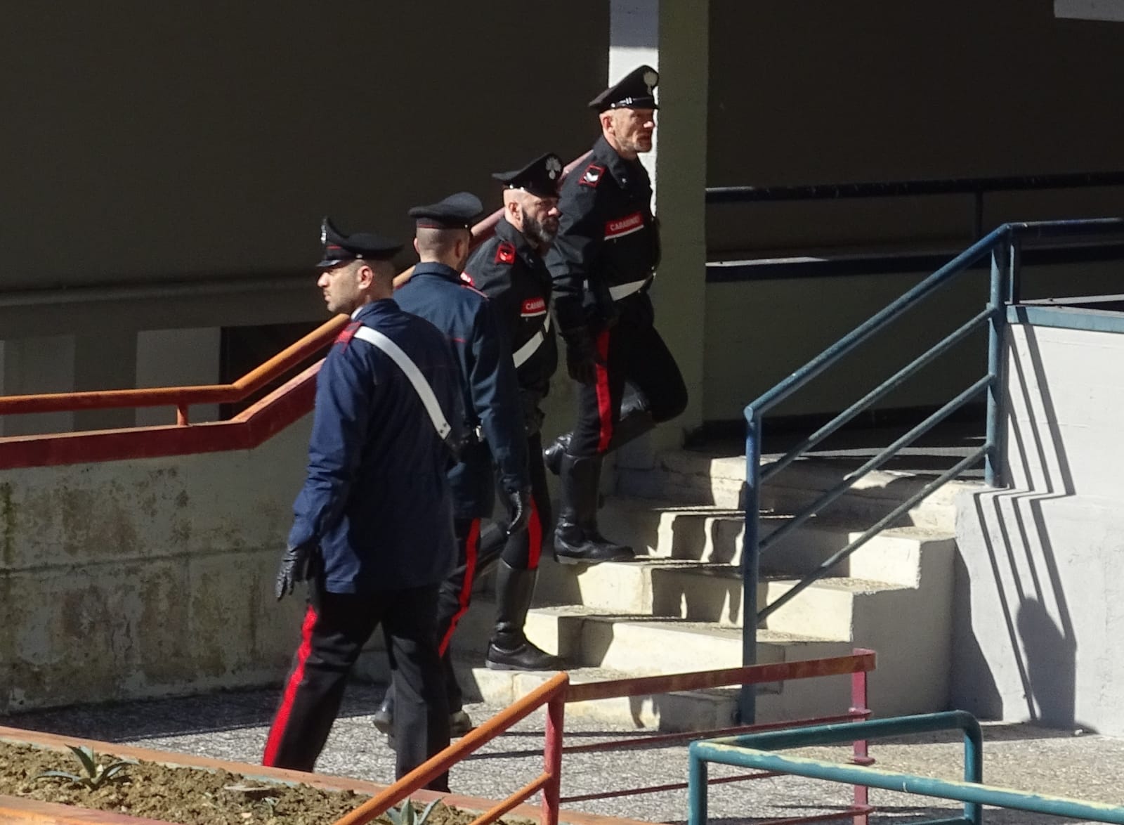 Cagliari, litigano furiosamente per il cane: i carabinieri arrivano e trovano la droga