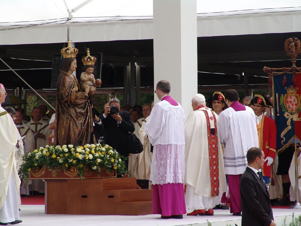 Diocesi di Cagliari in lutto per la morte di Ratzinger, l’arcivescovo Baturi: “Preghiere in tutte le chiese”