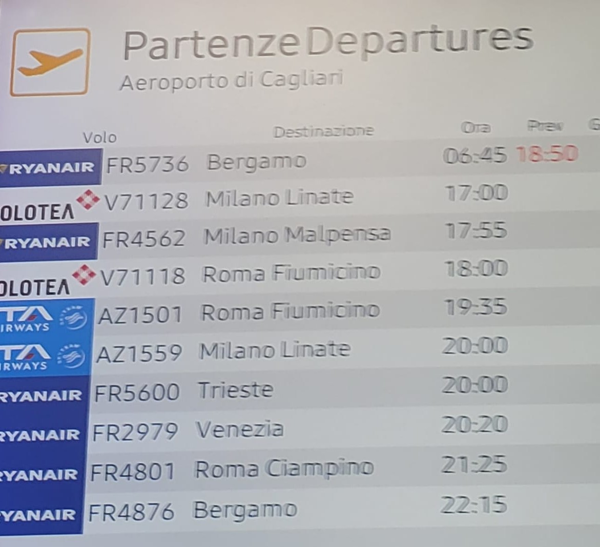 Dodici ore di ritardo per il Cagliari-Bergamo, passeggeri stremati e infuriati
