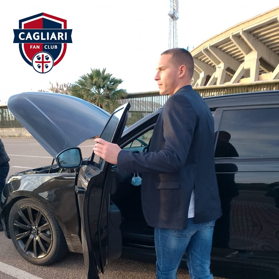 Boris Radunovic, il portiere aiuta i tifosi del Sinis con l’auto in panne: un bel gesto tutto rossoblù