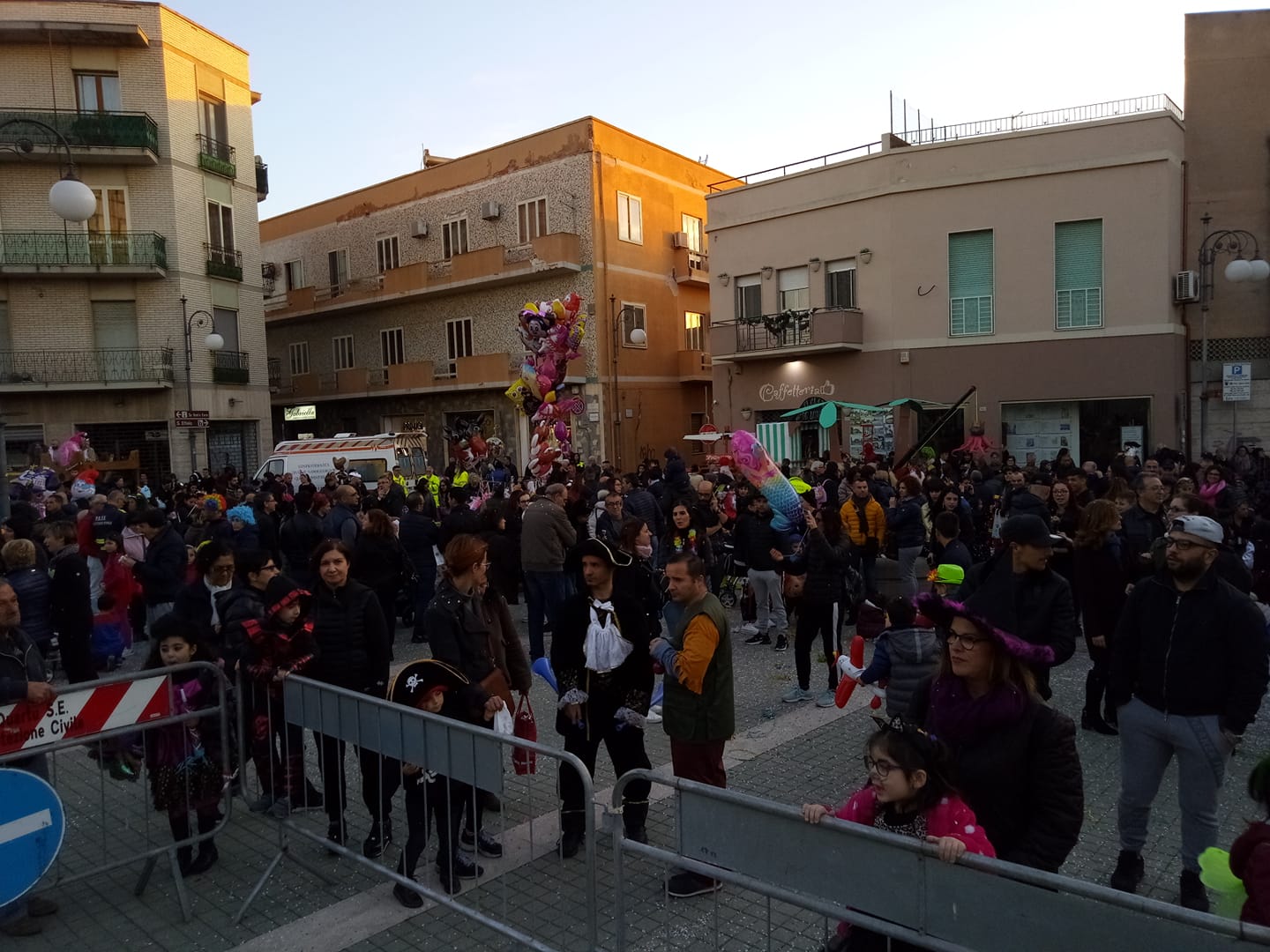 Carri, maschere e giocolieri: a Quartu doppio Carnevale, si festeggia anche martedì grasso