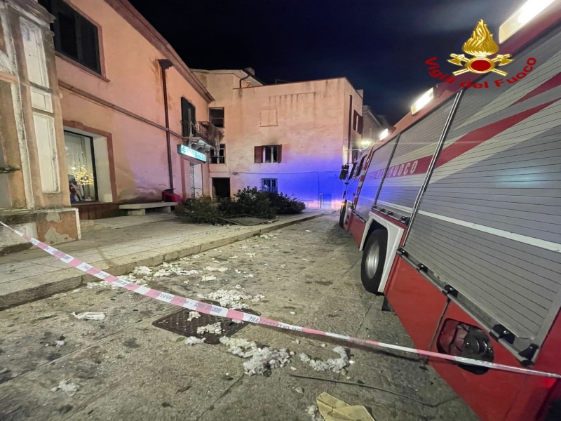 Fuga di gas dalla bombola della cucina, esplosione in un appartamento: gravissimo un 33enne a Bolotana