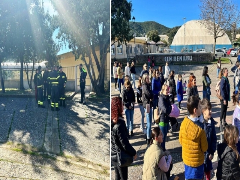 Domus De Maria, maxi protesta di genitori e studenti: “Soffitti e lampadari crollati nella scuola, abbiamo paura”