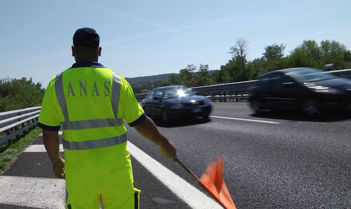San Giovanni Suergiu, auto fuori strada sulla Sulcitana: un ferito in gravi condizioni