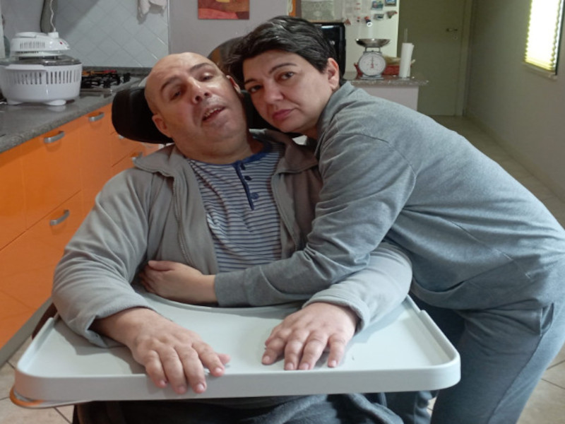 Maracalagonis, l’assistente sociale è in malattia: “Costretta ad anticipare i soldi per il mio compagno disabile grave”