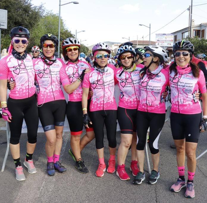 Da Cagliari alla Maddalena e ritorno, le Pink Flamingos sfidano il cancro in bici da corsa
