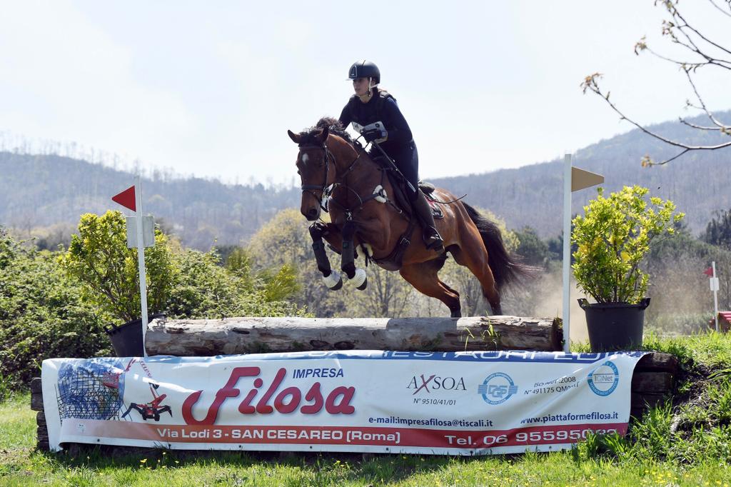 Sport equestri: l’amazzone cagliaritana Laura Piras vince a Napoli e a Rocca Priora