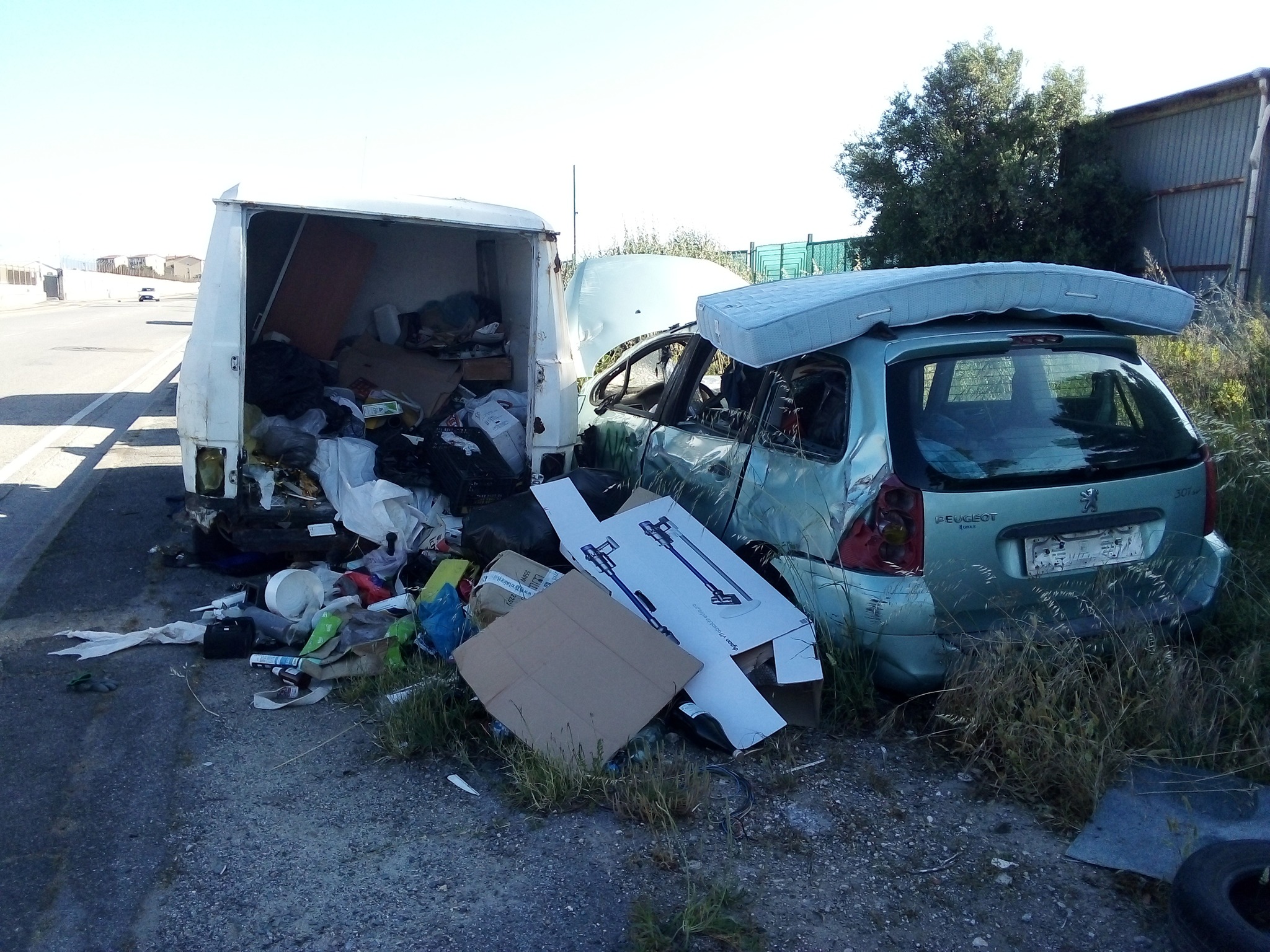 Caos rifiuti a Cagliari: “Una foresta d’aliga in via San Paolo”
