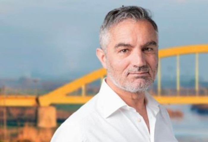 Mario Puddu si riprende Assemini: l’ex grillino vince sul centrosinistra e torna sindaco