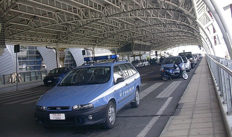 Elmas, 51enne cinese cerca di imbarcarsi con un passaporto giapponese: arrestato