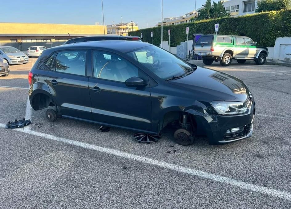 Quartu, ladri scatenati al Quartello: razzia di gomme e cerchioni