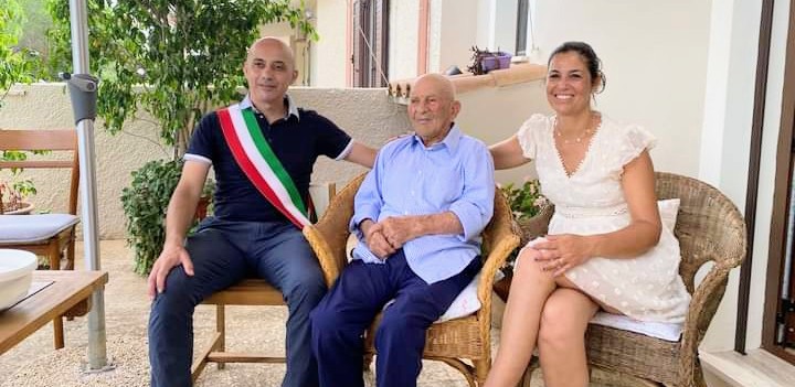 Teulada in festa per il super nonnino Pietrino Culurgioni: ha spento ben 106 candeline