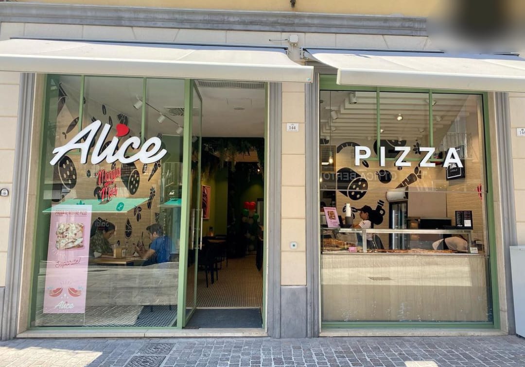 Guerra ai tavolini abusivi a Cagliari: il Comune chiude per 8 giorni una pizzeria in via Garibaldi