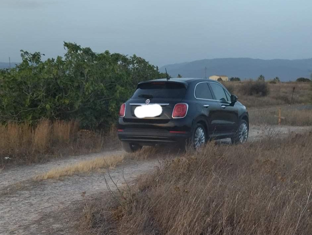 Quartu, beccato dai residenti mentre scarica rifiuti in campagna: “Targa segnalata”